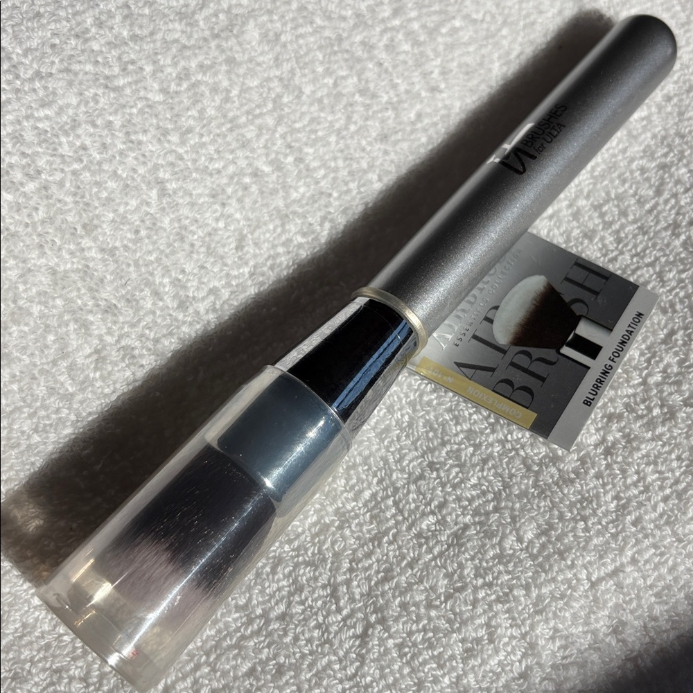 it cosmetics Airbrush Blurring Foundation Brush #101